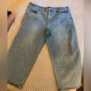 Universal Standard Bae jeans 20 light denim crop and just perfect for summer.